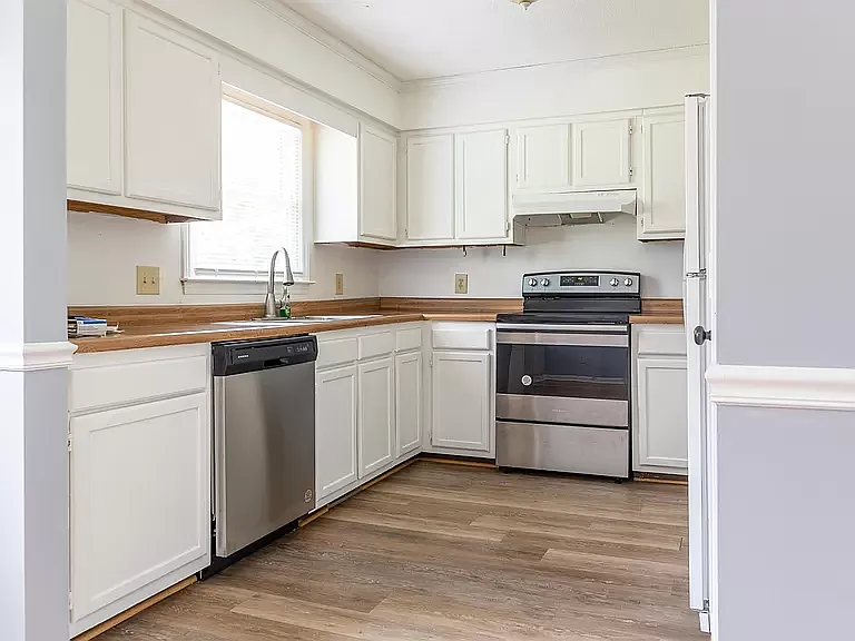 725 E Cardinal Dr — Photo 8