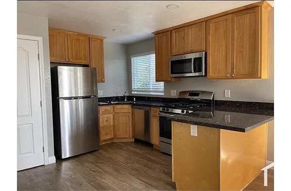 Building Photo - 7248 Macarthur Blvd #C