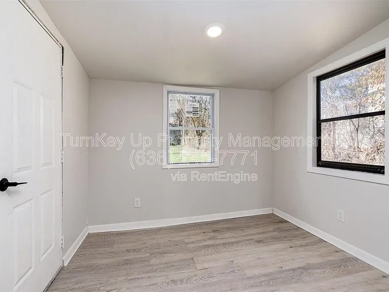 3513 Palace Ct — Photo 15
