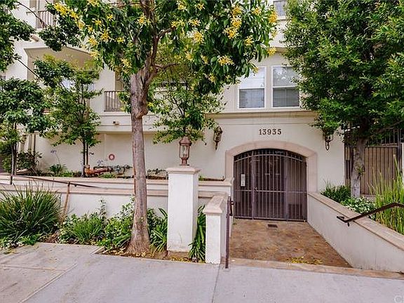 2nd image of 13935 Burbank Blvd APT 202