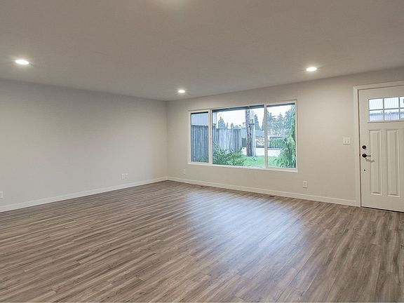 5th image of 18556-18560 Midvale Ave N #18556