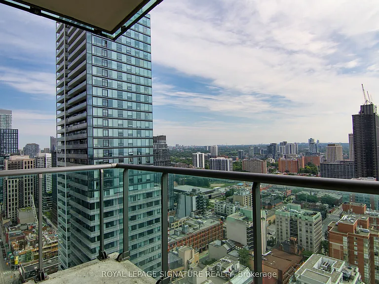 33 Lombard St #3204 — Photo 3