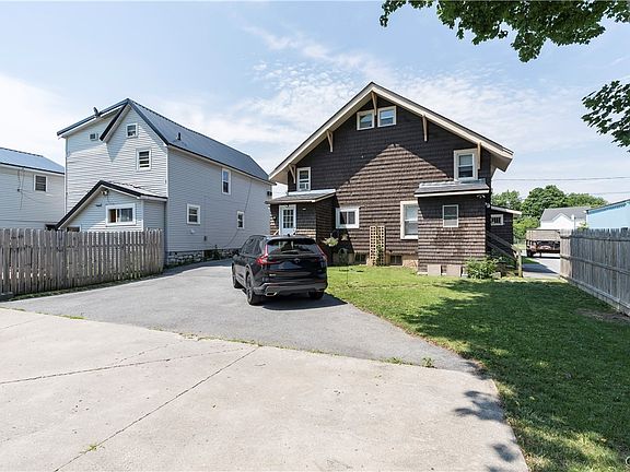 3rd image of 1158 Gill St