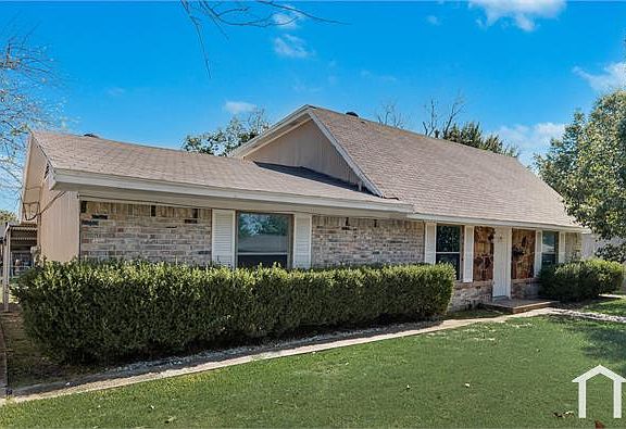 3rd image of 1228 Greenway Dr