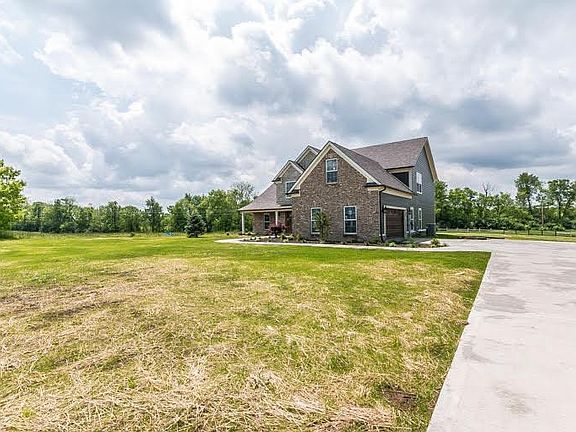 3rd image of 140 Chrisman Oaks Trl