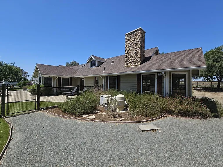 22530 Rolling Meadows Dr — Photo 17