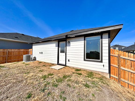 4th image of 385 Bull Lake Cir