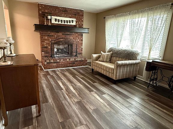 5th image of 3411 SE Island Cir
