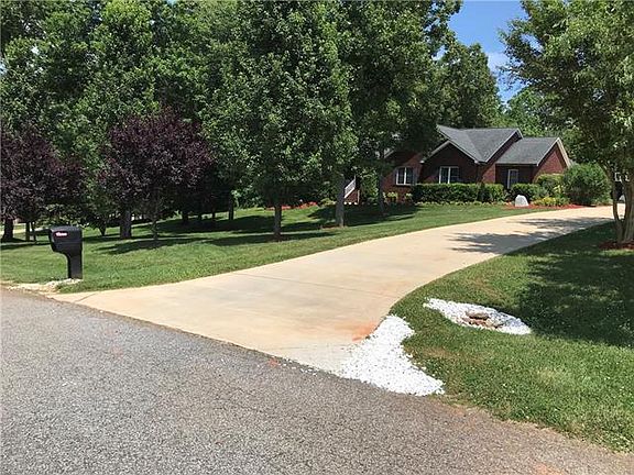 3rd image of 170 Barringer Dr