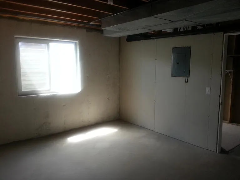 498 W 200 N — Photo 11