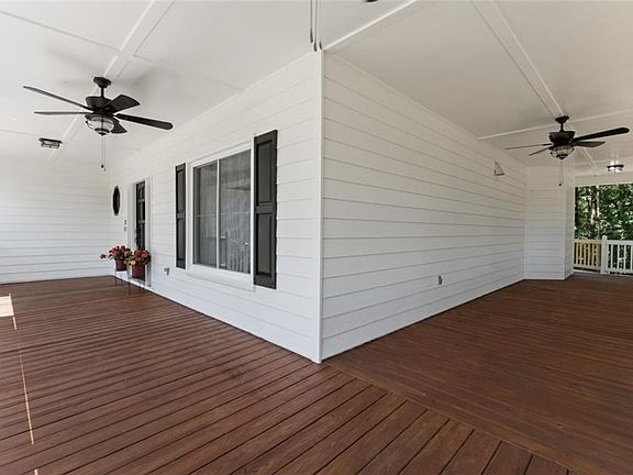 4th image of 1030 Thornwood Ln