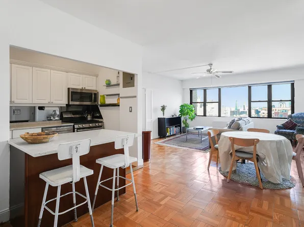 201 East 21st Street image 6 of 10