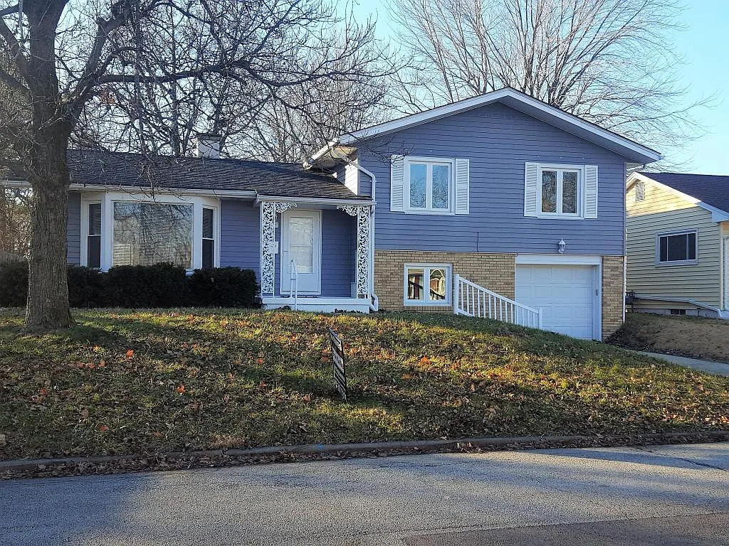 135 Wisconsin Dr photo 1