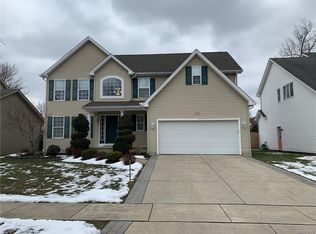 1173 Bowen Dr W, North Tonawanda, NY 14120
