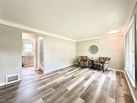 3rd image of 3822 E 186th St