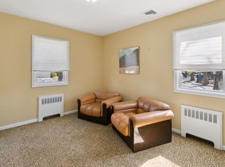 180 Torquay Pl, Hewlett, NY 11557