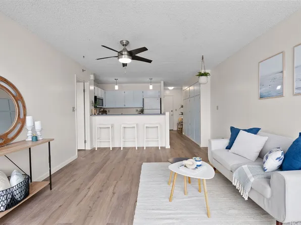 98-402 Koauka Loop APT 211, Aiea, HI 96701
