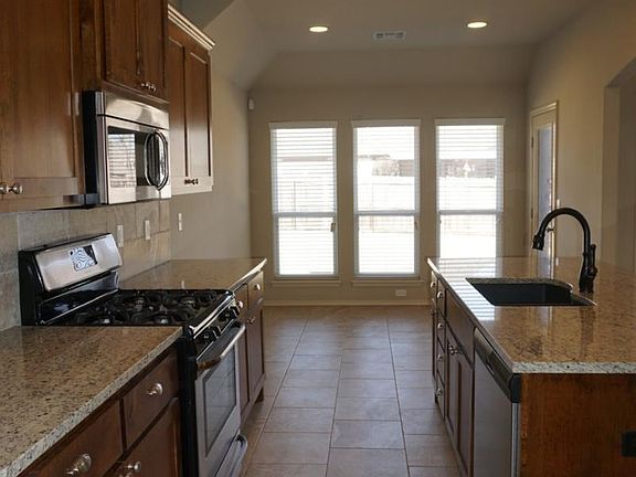 Kitchen with Eat In Area