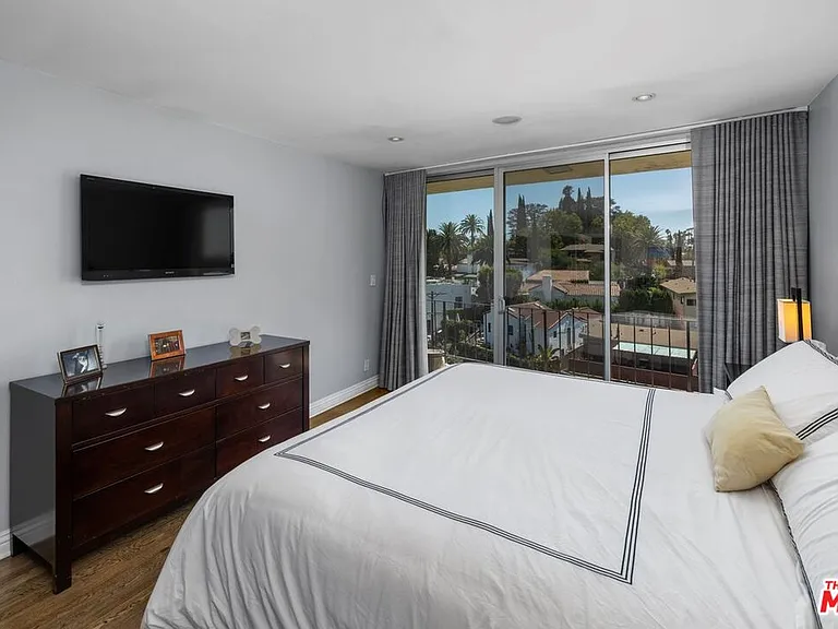 2260 N Cahuenga Blvd #502 — Photo 16