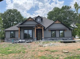 635 Bell Rd, Greenwood, AR 72936