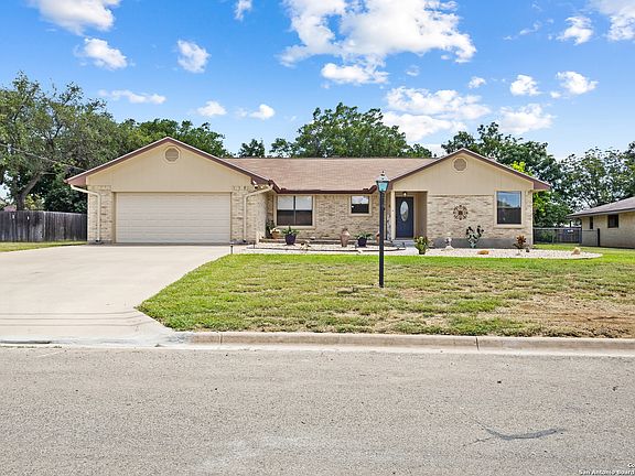 3rd image of 105 Sherwood Ln