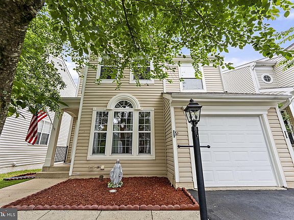 2nd image of 6838 Hollow Glen Ct