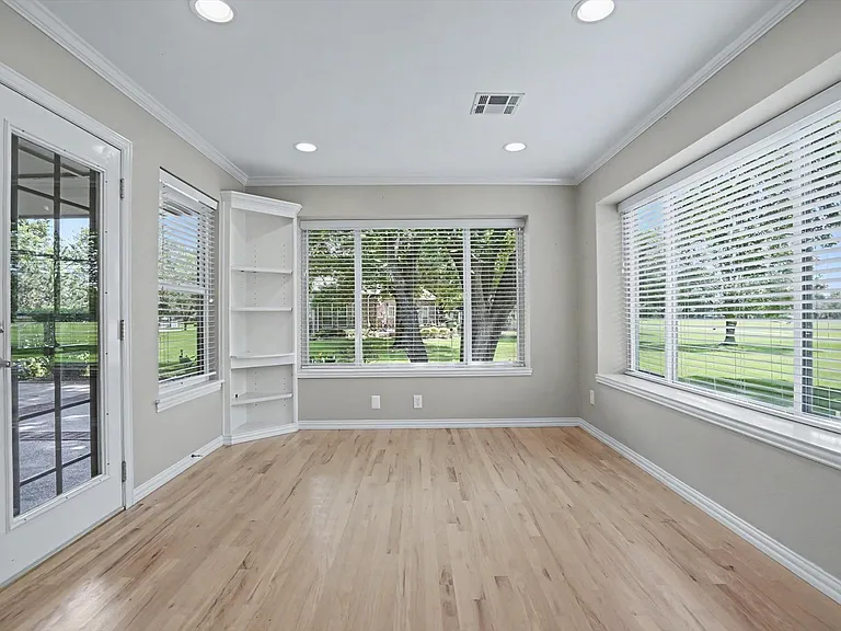 412 N Forest Ridge Blvd — Photo 14
