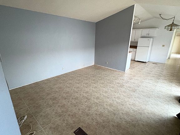 4th image of 1679 Club Dr