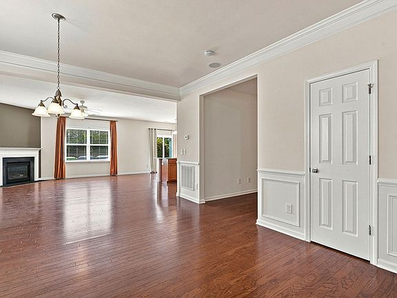 5th image of 4332 Burchard Dr