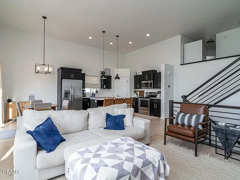 921 David Dr — Photo 13