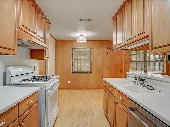 5th image of 1810 Locksford St