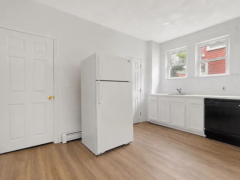 10 Ashland St #1 — Photo 8