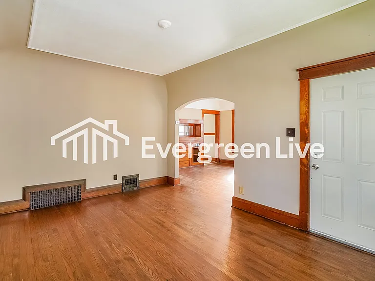 4418 N 57th St — Photo 3