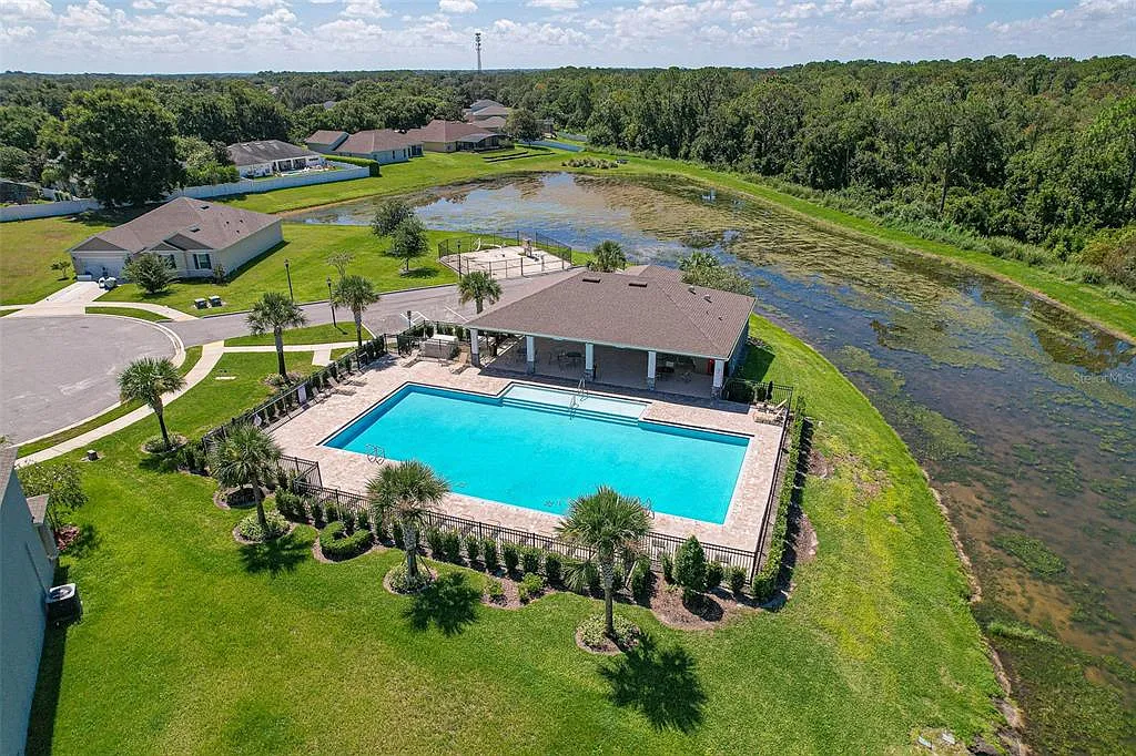 5 bed, 3.0 bath, 2696 sqft, $2,700 — Photo 3