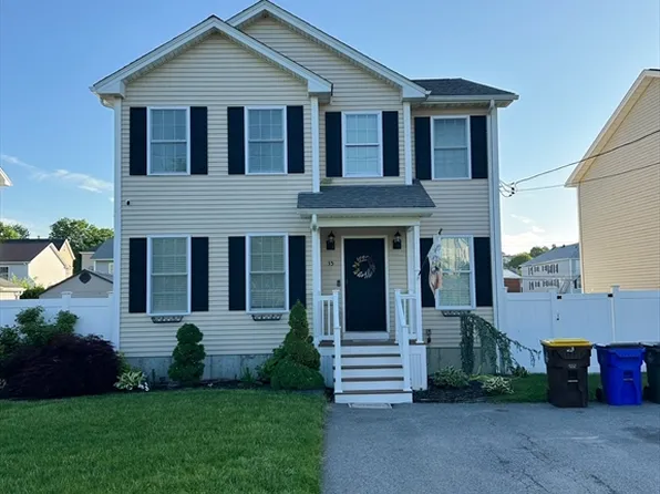 35 Lewiston St, Fall River, MA 02721