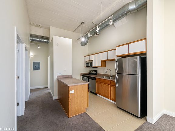 5th image of 4131 W Belmont Ave Unit 211