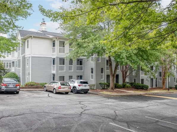 211 Oakwood Ct, Winston Salem, NC 27103