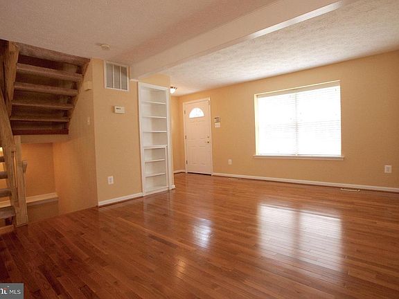 4th image of 8072 Donegal Ln