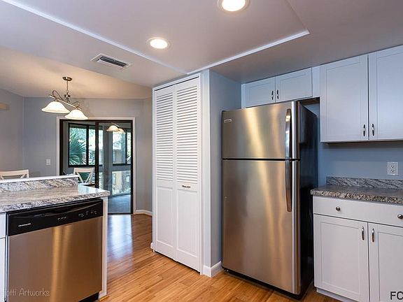 4th image of 14 Pine Hurst Pl #201