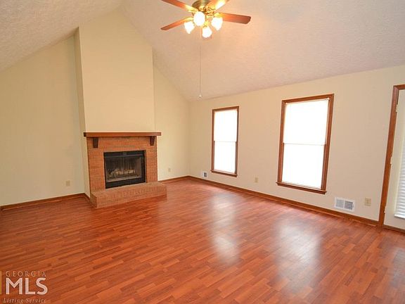 3rd image of 2081 Grayfield Dr