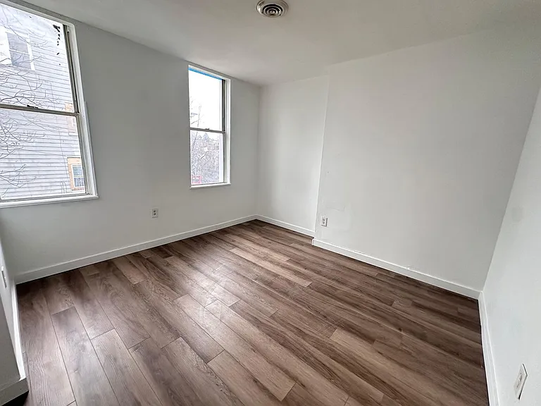 132 Charles St — Photo 7