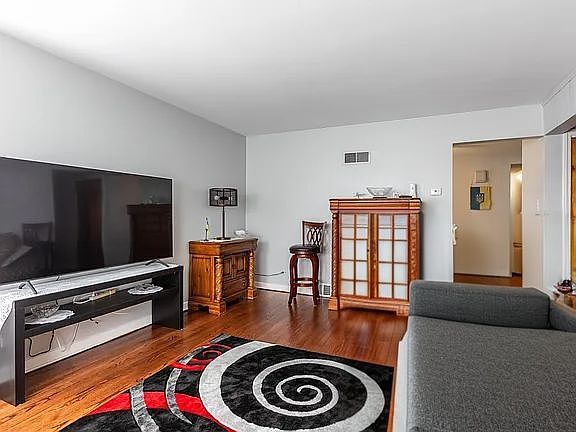 4th image of 9056 Lamon Ave #2S