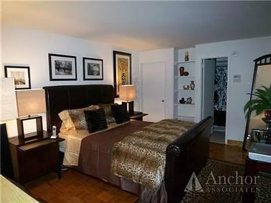 Rented by Anchor Associates | media 37