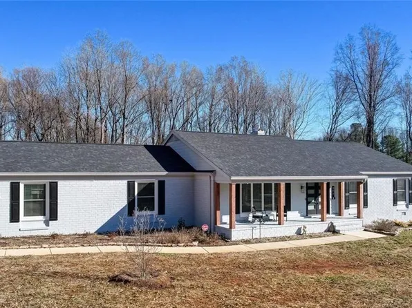 307 Woodland Dr, Elon, NC 27244