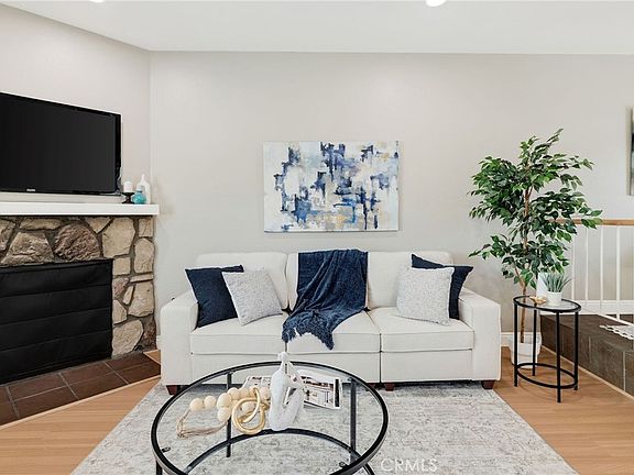 5th image of 2703 Rockefeller Ln