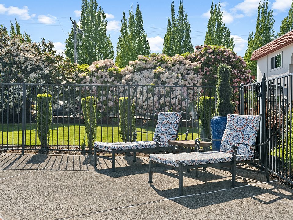 Community Pool Lounge Area