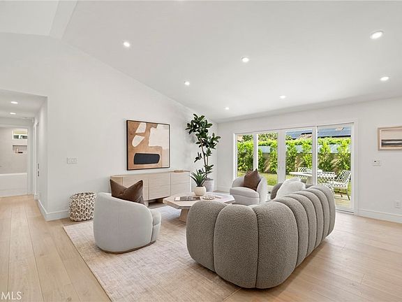 4th image of 20852 Farnsworth Ln