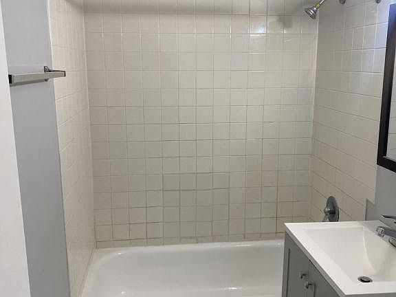 5th image of 2025 State St APT 2C