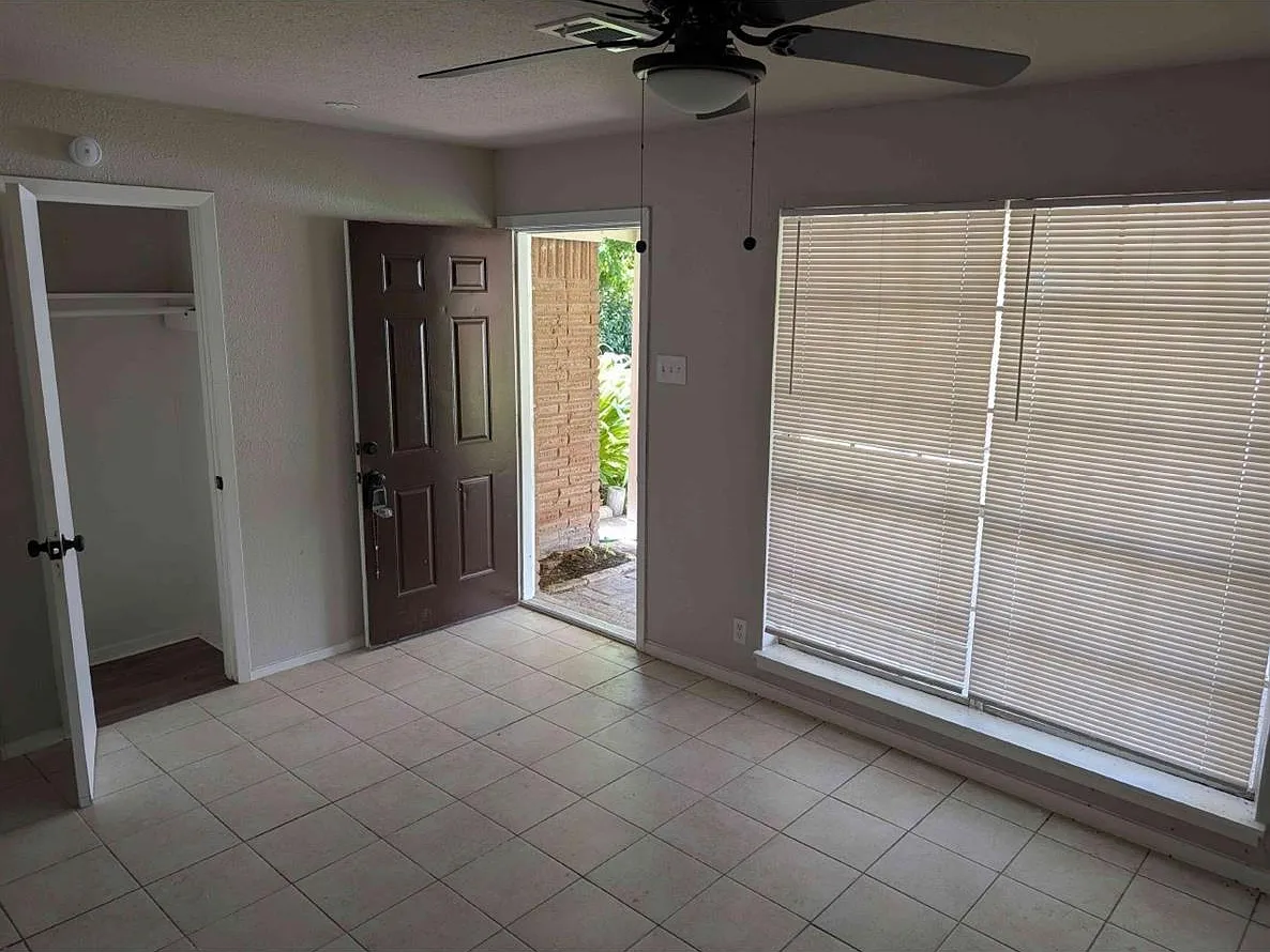 4 bed, 2.0 bath, 1599 sqft, $1,895 — Photo 2