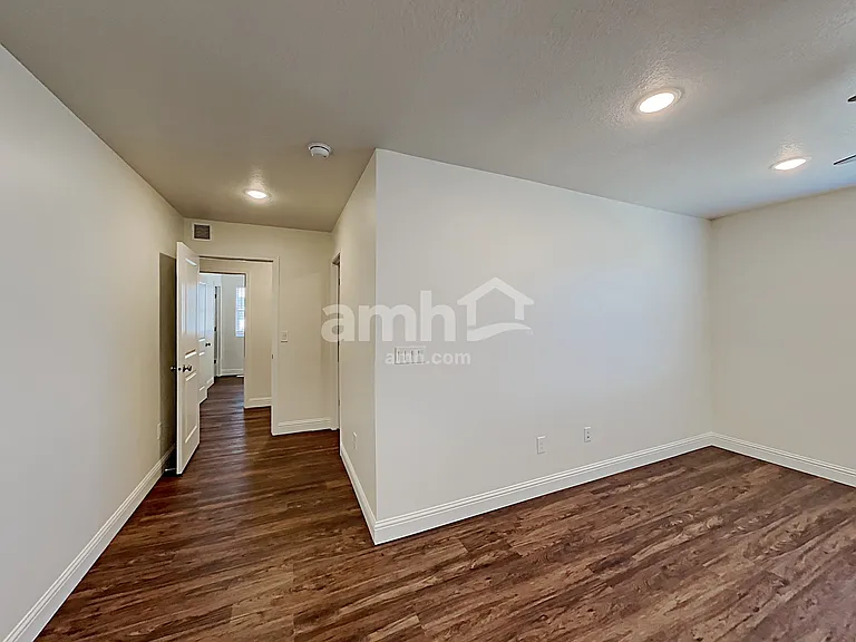 332 N Gibbons Ln — Photo 12
